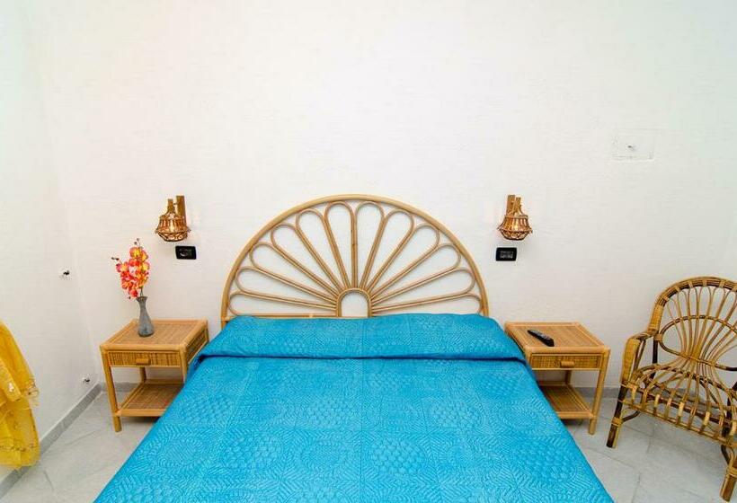 חדר סטנדרט לשלושה, Villa Raffaela B&b