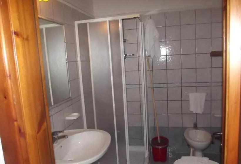 استودیوی استاندارد, Villa Raffaela B&b