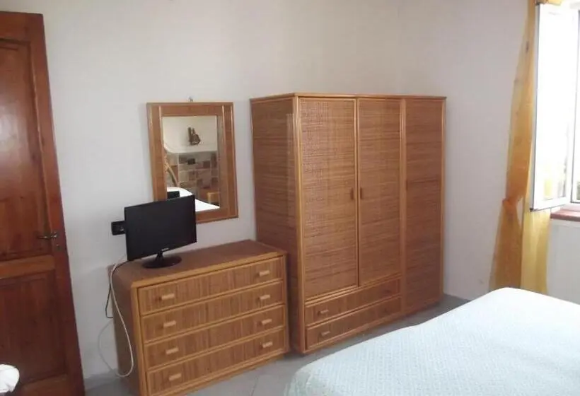 استودیوی استاندارد, Villa Raffaela B&b