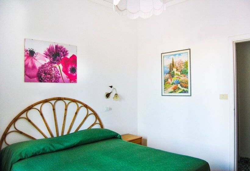 חדר סטנדרט לשלושה, Villa Raffaela B&b