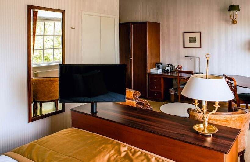 غرفة قياسية, Grand Hotel Karel V