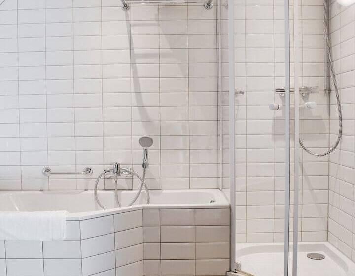 غرفة قياسية, Grand Hotel Karel V