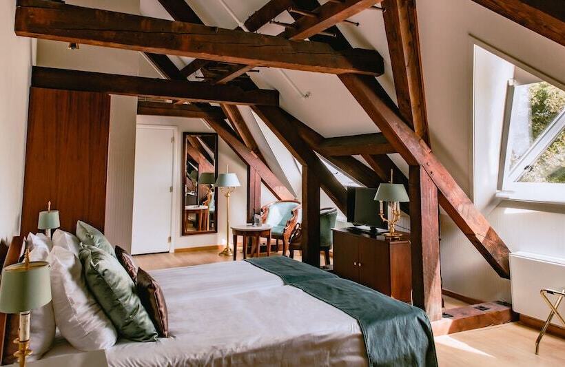 غرفة قياسية, Grand Hotel Karel V