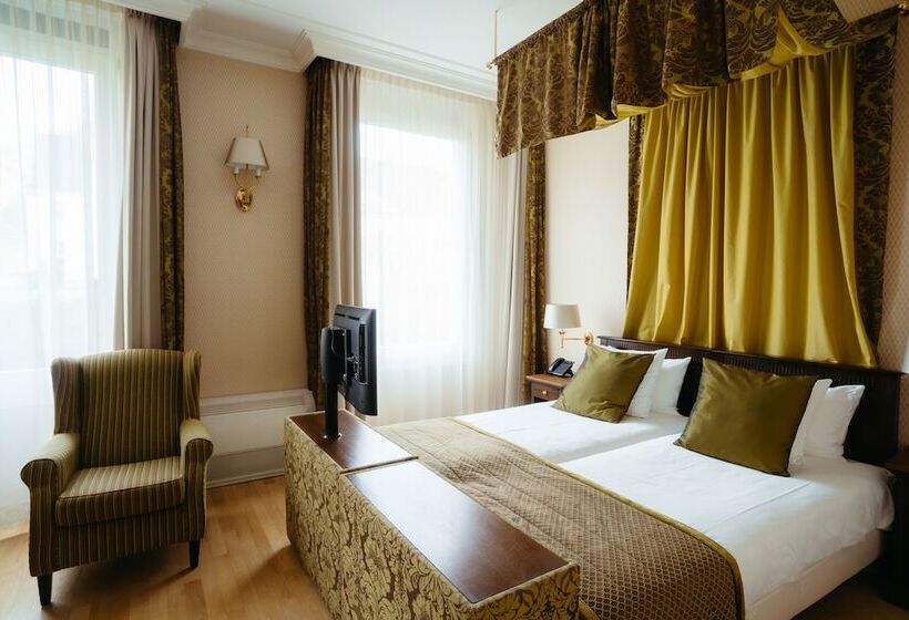 غرفة ديلوكس, Grand Hotel Karel V