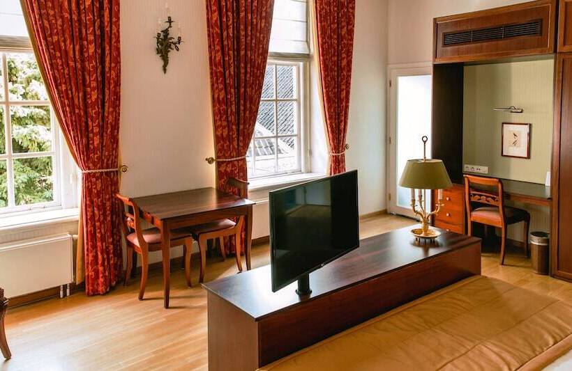 غرفة قياسية, Grand Hotel Karel V