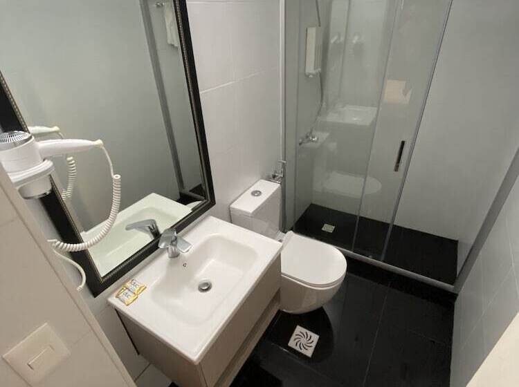 اتاق استاندارد سه نفره, Alvear