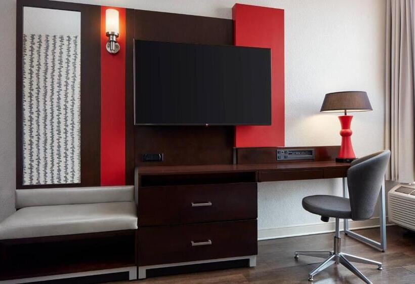 带大床的标准工作室, Fairfield Inn & Suites By Marriott Washington Downtown