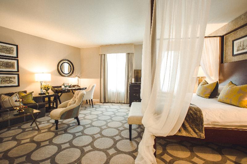 سوئیت جونیور با تخت بزرگ, Grand Palace Hotel   The Leading Hotels Of The World