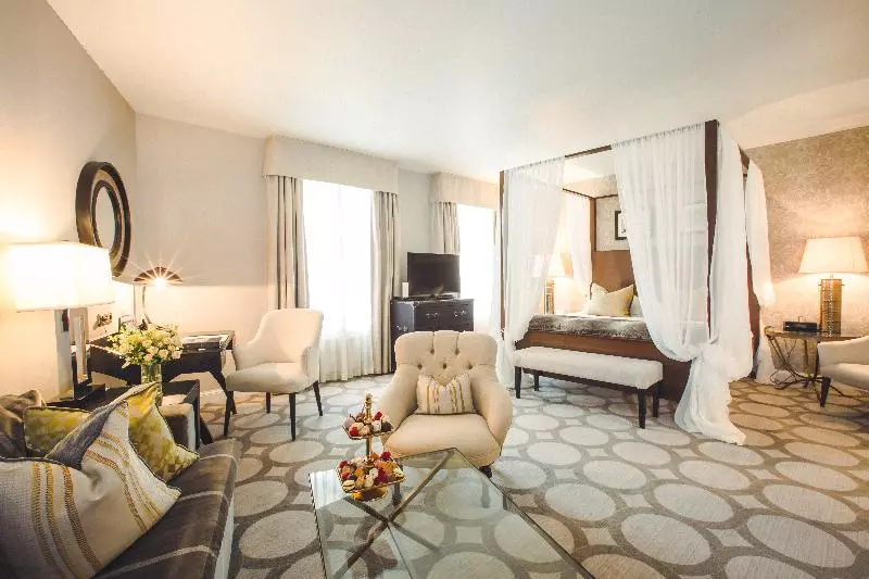 سوئیت جونیور با تخت بزرگ, Grand Palace Hotel   The Leading Hotels Of The World