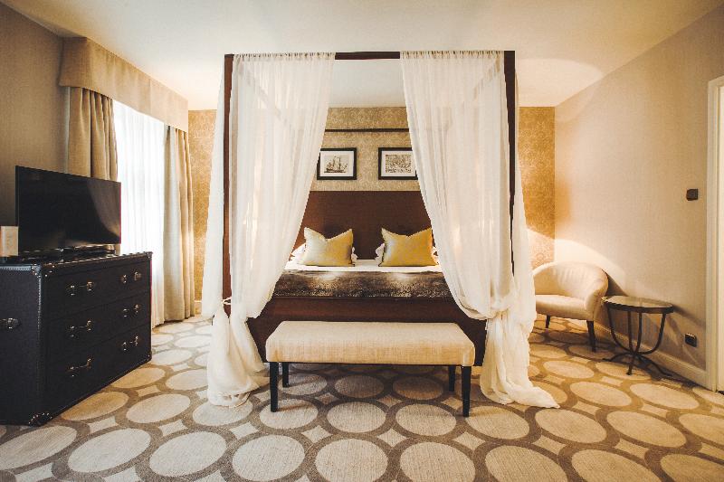 سوییت جونیور, Grand Palace Hotel   The Leading Hotels Of The World