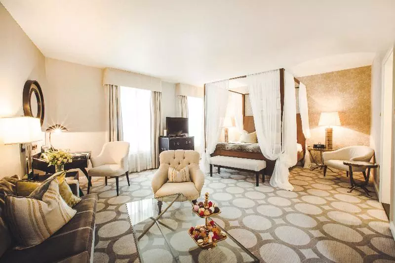 سوییت جونیور, Grand Palace Hotel   The Leading Hotels Of The World