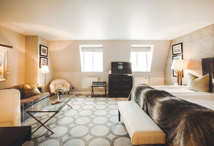 سوییت جونیور, Grand Palace Hotel   The Leading Hotels Of The World