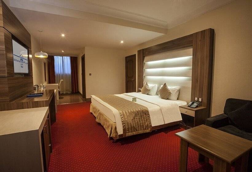 اتاق لوکس, Haffa House