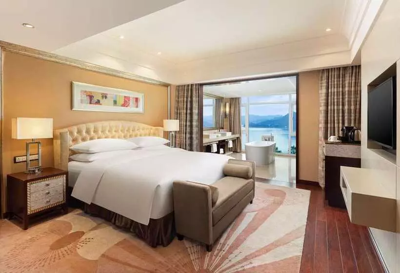 キングサイズベッドのスタンダードルーム, Hilton Nicosia