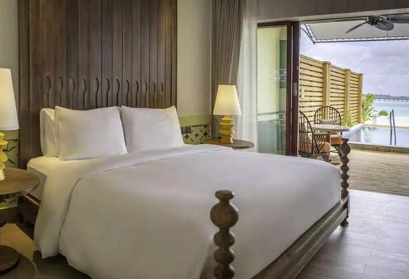 キングサイズベッドのスタンダードルーム, Hilton Nicosia