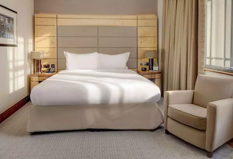 キングサイズベッドのスタンダードルーム, Hilton London Paddington