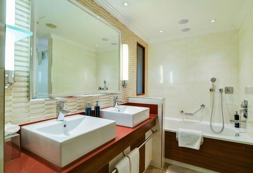 キングサイズベッドのスイートルーム, Hilton London Paddington