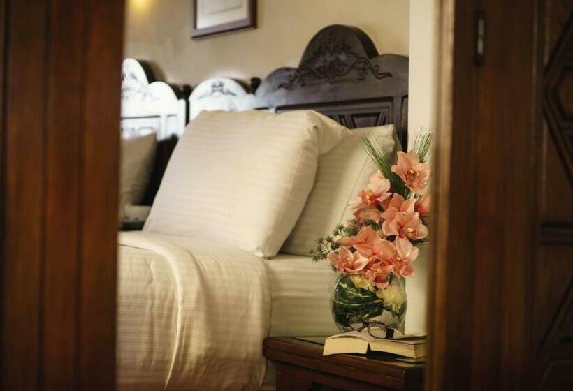 اتاق کلاسیک با چشم‌انداز استخر, Movenpick Resort Sharm El Sheikh