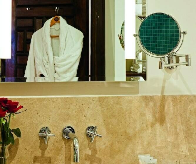 اتاق لوکس با چشم‌انداز دریا, Movenpick Resort Sharm El Sheikh
