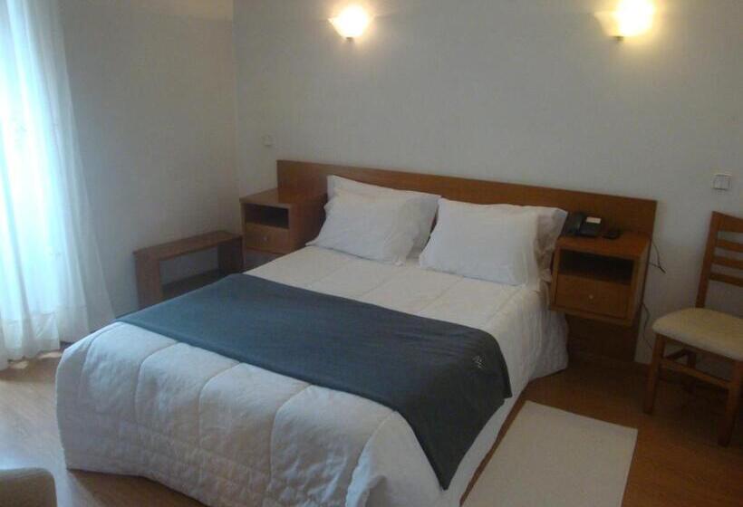 Standard Yhden Hengen Huone, Santos