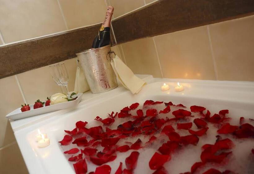 سوییت جونیور, Suites Del Bosque