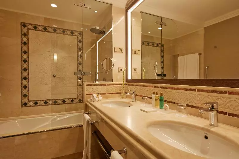 سوییت جونیور با چشم‌انداز دریا, Secrets Bahía Real Resort & Spa - Adults Only