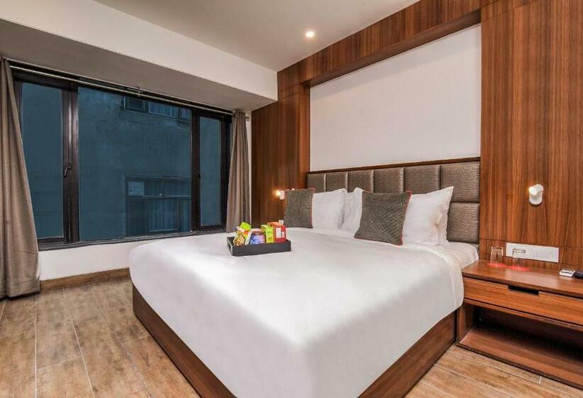 اتاق کلاسیک سه تخته, Oyo Townhouse 051 Lal Kothi