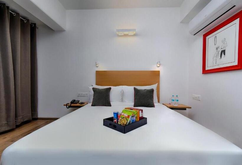 اتاق کلاسیک سه تخته, Oyo Townhouse 051 Lal Kothi