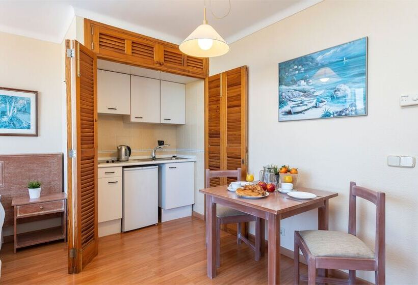 スタンダードスタジオ, Apartamentos Carlos V