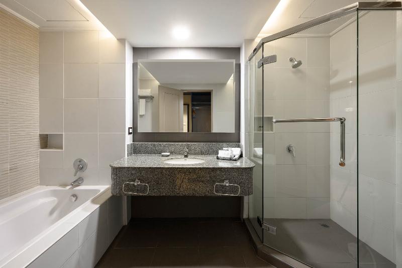 غرفة ديلوكس مطلة على حمام السباحة, Amora Beach Resort Phuket