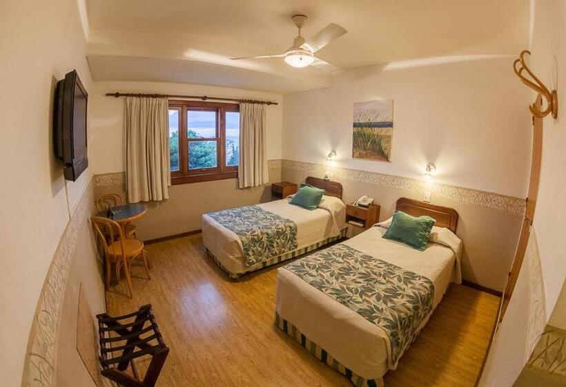 غرفة قياسية ثلاثية, Bahia Nueva