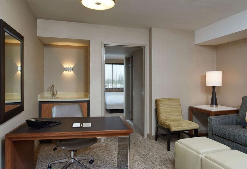 Люкс Кровать Кинг, Doubletree By Hilton Fresno Convention Center