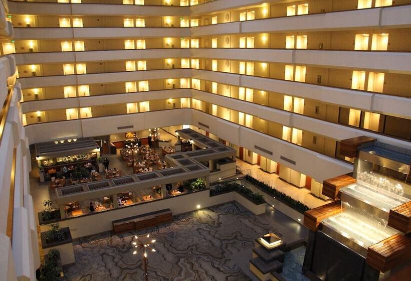带大床的套房, Doubletree By Hilton Fresno Convention Center