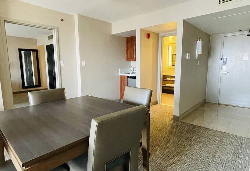 带大床的复式套间, Doubletree By Hilton Fresno Convention Center