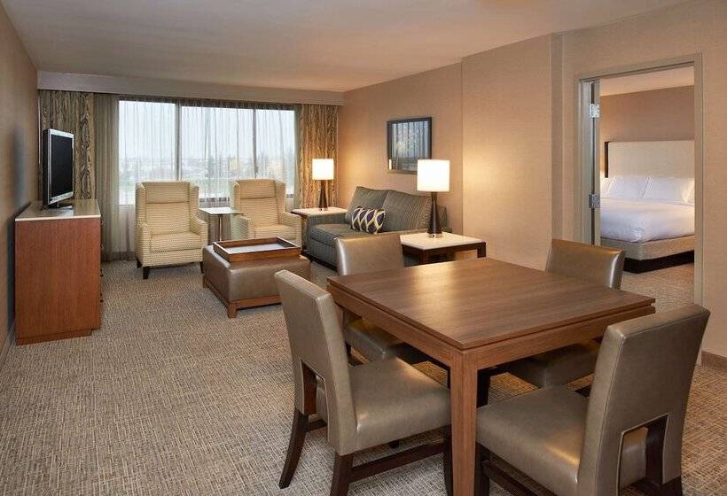 带大床的复式套间, Doubletree By Hilton Fresno Convention Center