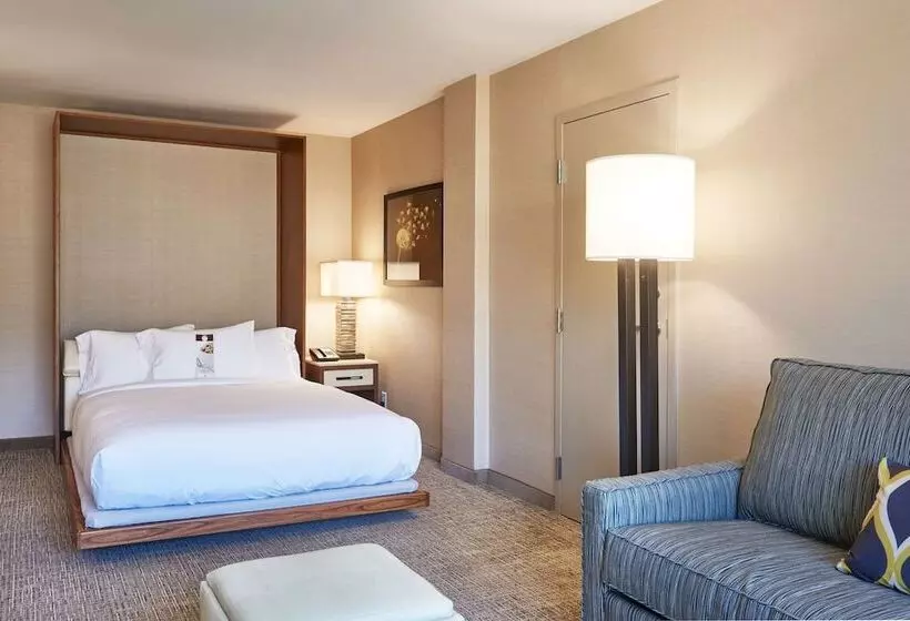 اتاق استاندارد, Doubletree By Hilton Fresno Convention Center
