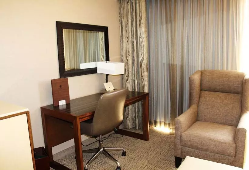 اتاق استاندارد, Doubletree By Hilton Fresno Convention Center