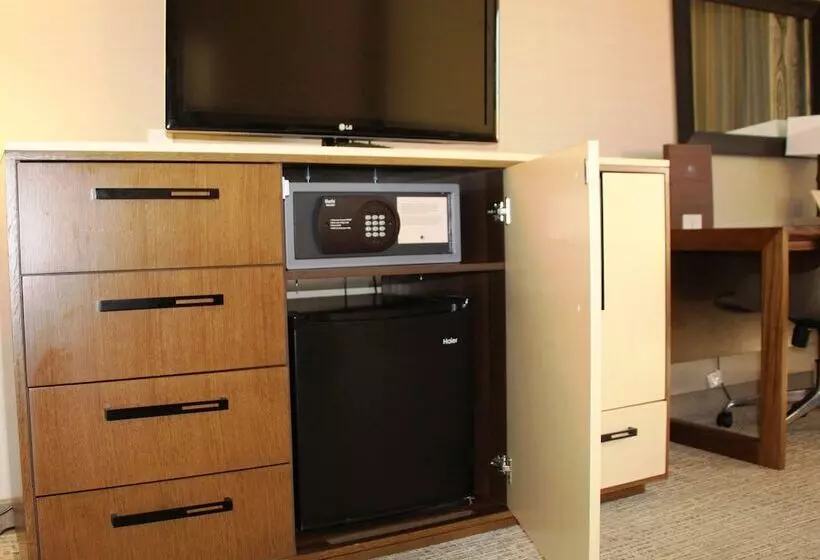 اتاق استاندارد, Doubletree By Hilton Fresno Convention Center