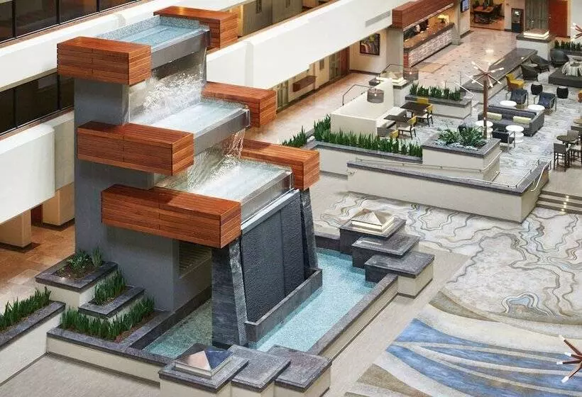 اتاق استاندارد با تخت بزرگ برای معلولان, Doubletree By Hilton Fresno Convention Center