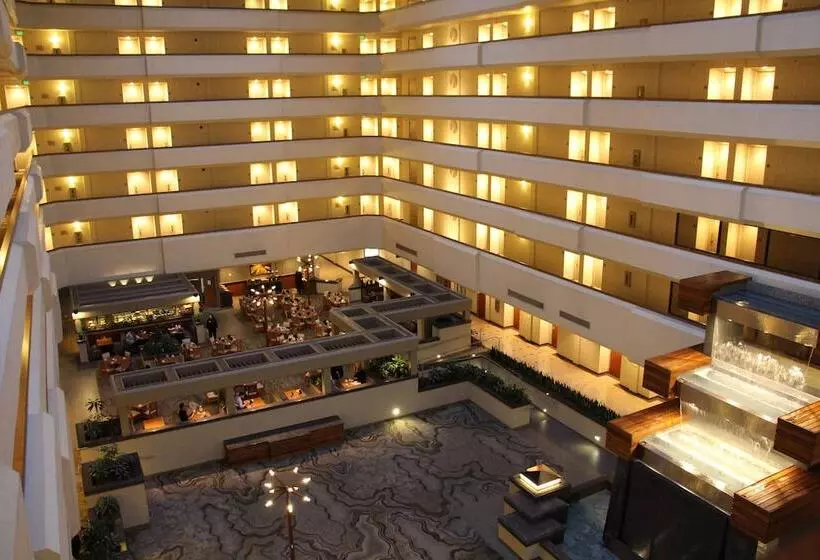 اتاق استاندارد با تخت بزرگ برای معلولان, Doubletree By Hilton Fresno Convention Center