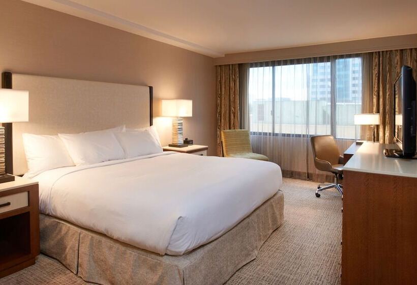 适合残疾人士使用的带超级大床的标准间, Doubletree By Hilton Fresno Convention Center