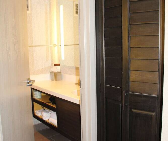 מיטת קינג בסוויטה, Doubletree By Hilton Fresno Convention Center