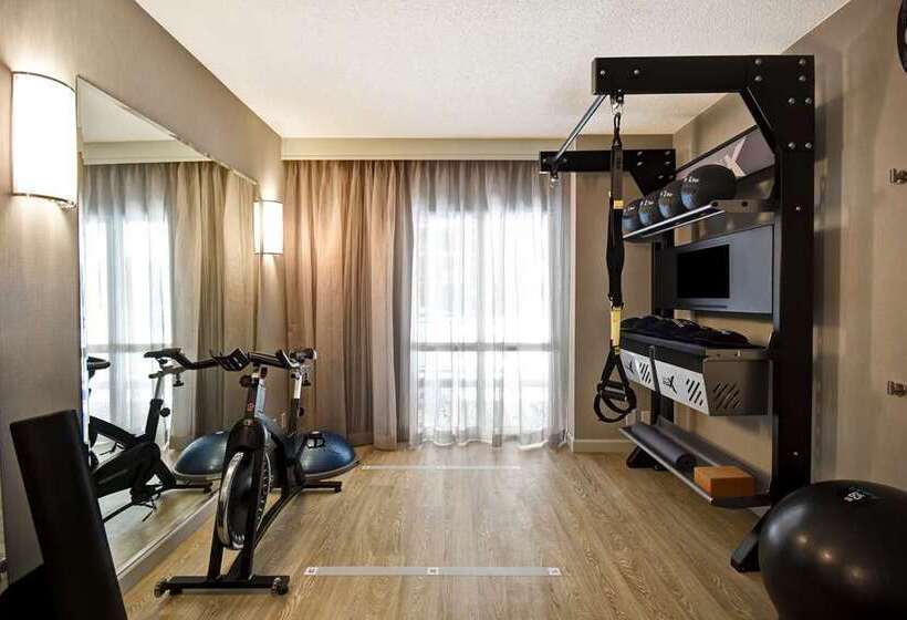 سوییت, Hilton Charlotte Airport