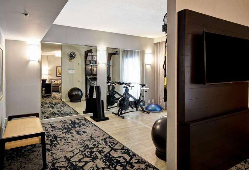 سوییت, Hilton Charlotte Airport