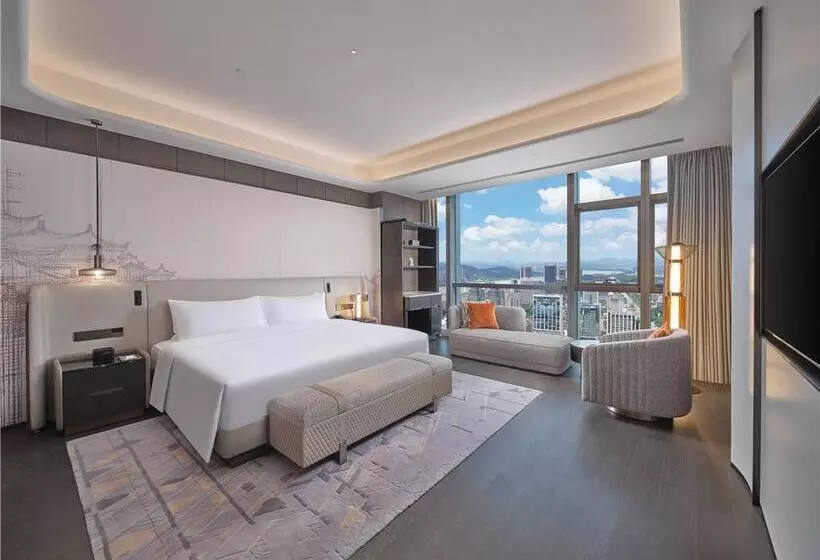 سوئیت پرزیدنت, Hilton Charlotte Airport