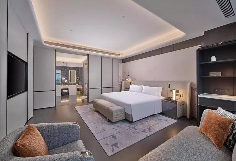 سوئیت پرزیدنت, Hilton Charlotte Airport