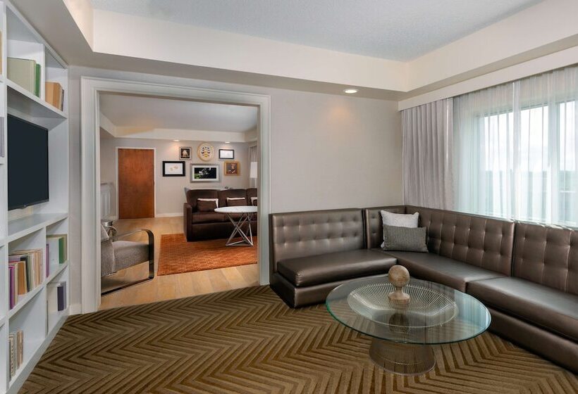 سوئیت پرزیدنت, Hilton Charlotte Airport