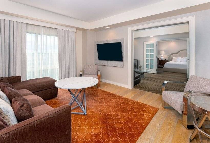 سوئیت پرزیدنت, Hilton Charlotte Airport