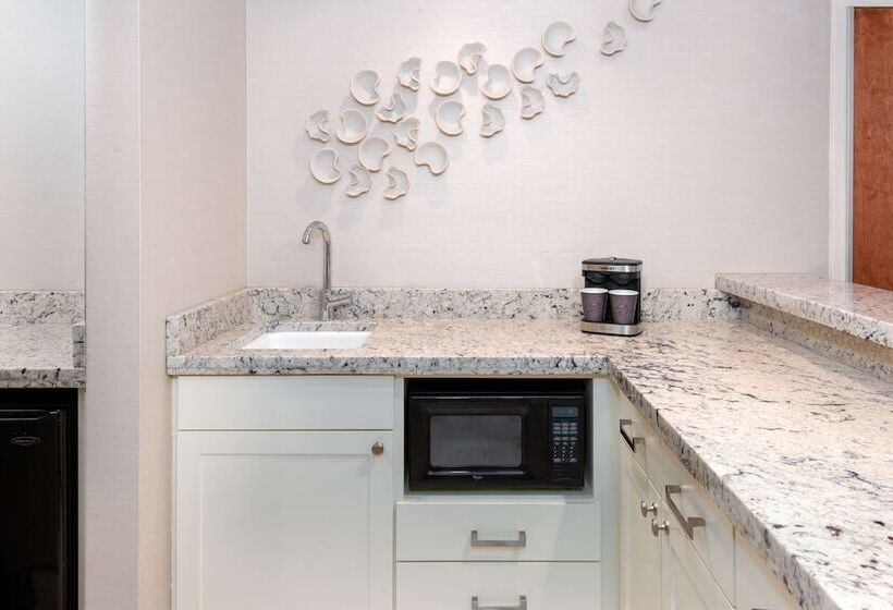 سوئیت پرزیدنت, Hilton Charlotte Airport