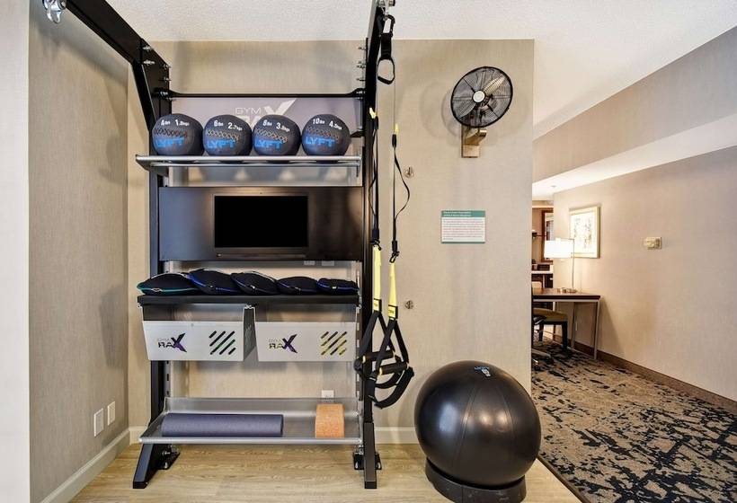 سوییت, Hilton Charlotte Airport